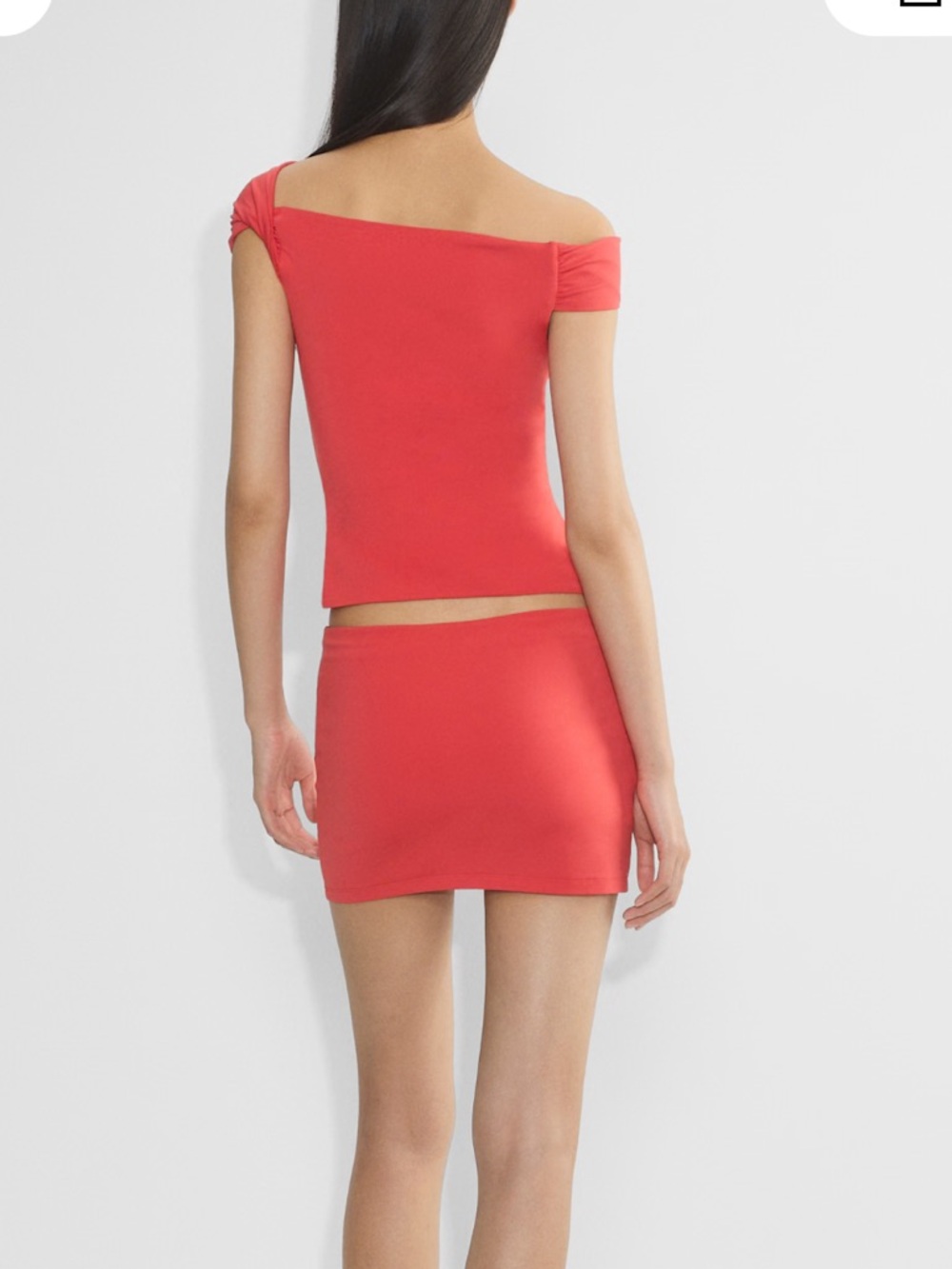 Aritzia Original Contour Ravish Top in Cherry Off Shoulder Tank New - Picture 6 of 10